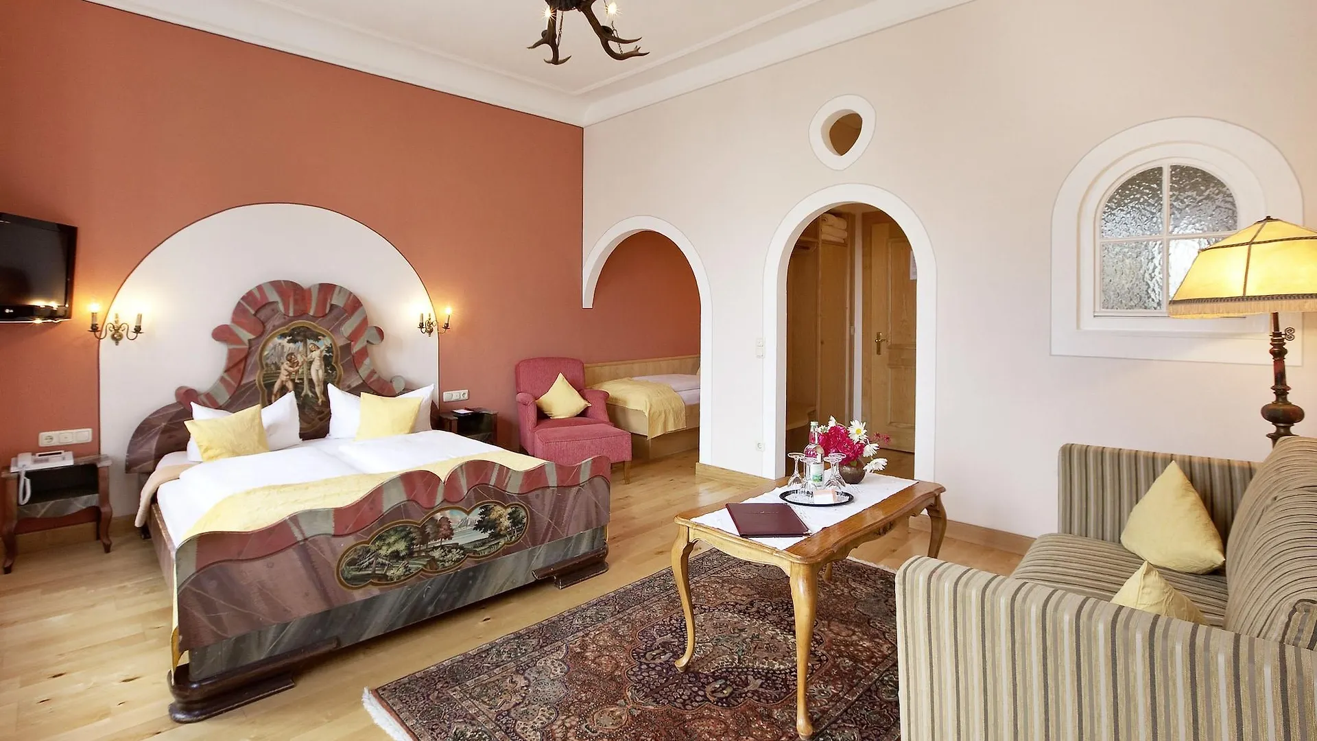 Hotel Hirsch Fussen 4*,