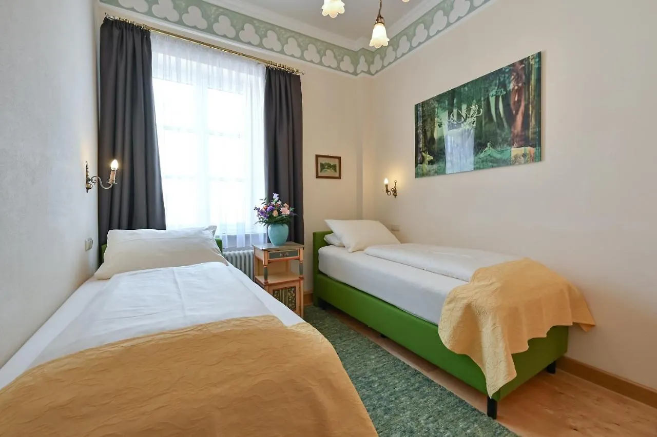Hotel Hirsch Fussen 4*,