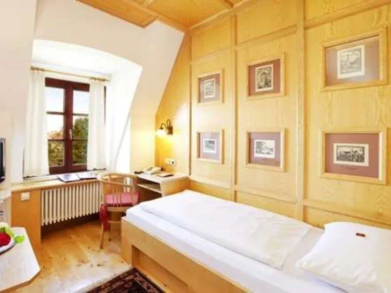 Hotel Hirsch Fussen 4*,